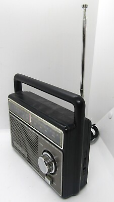 #ad Vintage General Electric GE Portable AM FM Radio Model 7 2660C Battery Or Corded $35.00