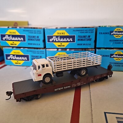 #ad HO Athearn RTR Southern Pacific 40’ Flat Car with Ford C Stakebed Truck Load $29.95