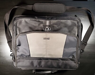 #ad Targus Black 17quot; Laptop Case CPT401DUS 71 Computer Laptop Briefcase Dome System $25.00
